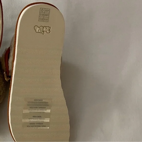 Women's Beige & Brown Fuzzy Thong Sandals w. Gold Hardware Size 37.5 - Picture 4 of 10